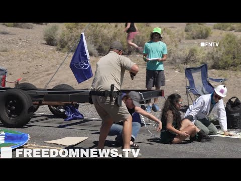 Burning Man Festival Road SHUT DOWN, Attendees Fight Protesters and RANGERS RAM Blockade - NEVADA