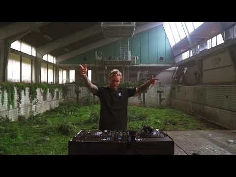 MORTEN live from an abandoned pool in Denmark